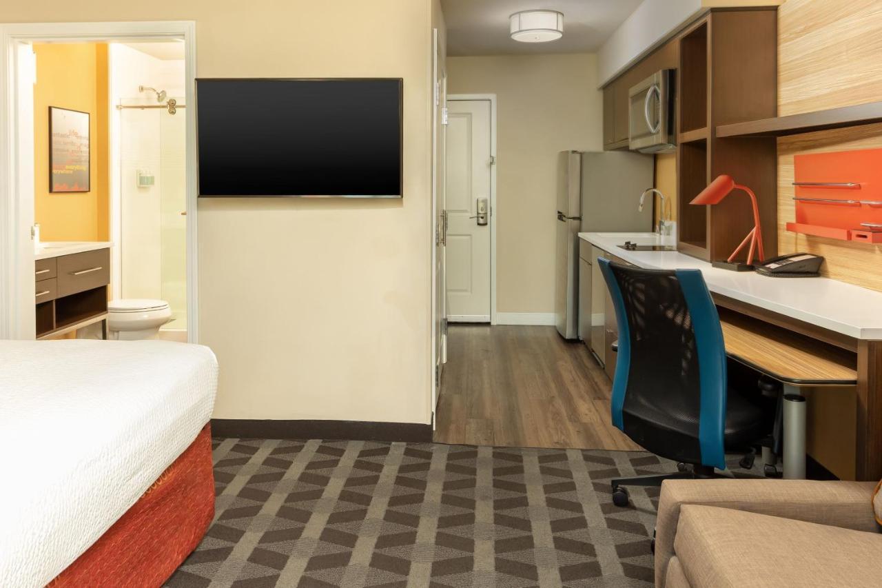 Towneplace Suites By Marriott Las Vegas Stadium District Exterior photo