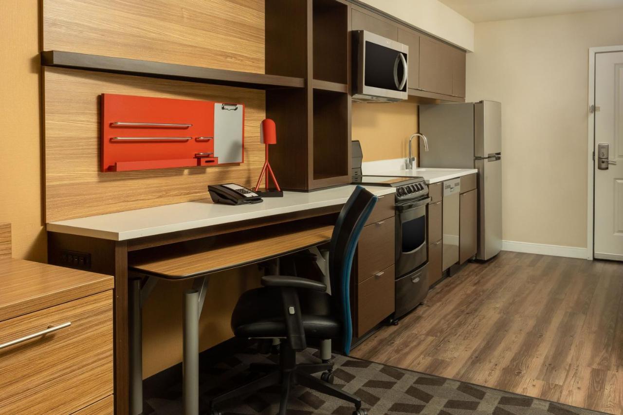 Towneplace Suites By Marriott Las Vegas Stadium District Exterior photo